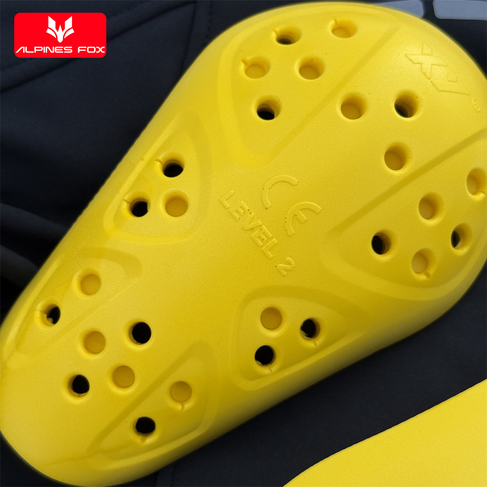 Protezioni per ginocchia e fia - Motorcycle Gear Protection Levels recensione e prezzo